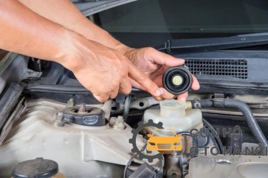 Cách kiểm tra hiệu suất dầu phanh sau khi thay