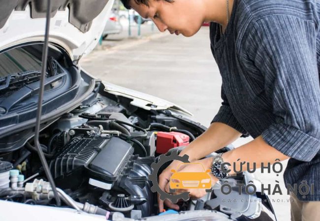 Kiểm tra xe ô tô cũ để phát hiện vấn đề và nguyên nhân