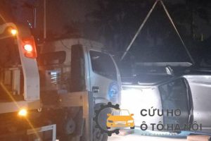 Cách Xử Lý Khi Bị Khóa Xe Ô Tô Trong Đêm