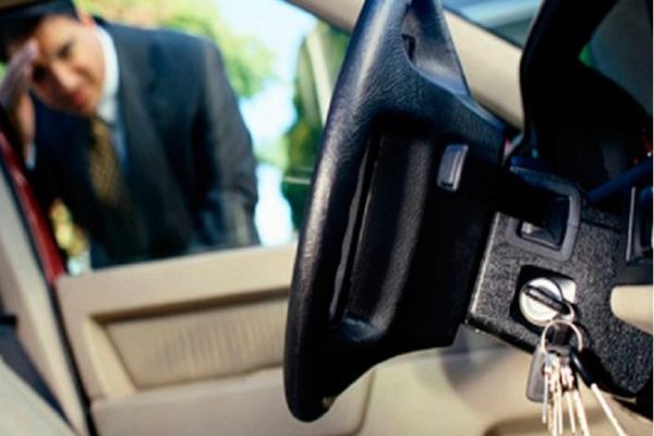 Giải Pháp Khi Quên Chìa Khóa Trong Xe