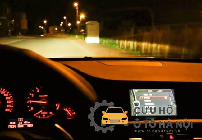 Khi Nào Nên Gọi Cứu Hộ Mở Khóa Xe Ban Đêm
