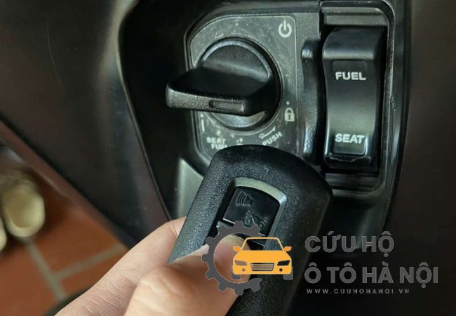 Những Sai Lầm Khi Tự Mở Khóa Xe Bạn Cần Tránh