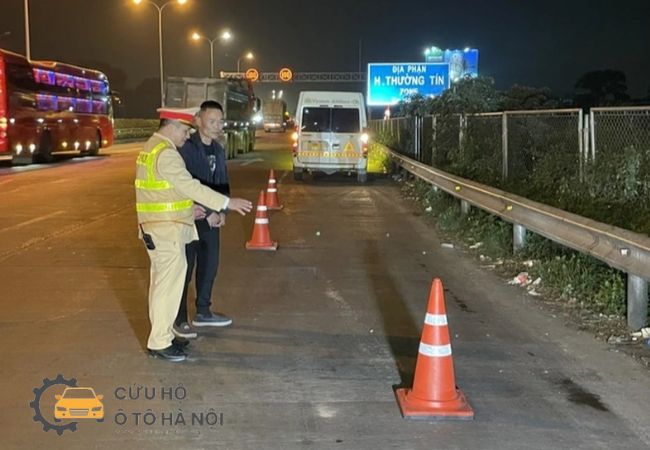 Chuyên gia chia sẻ mẹo tránh bị phạt khi gọi cứu hộ cao tốc Chuyên gia chia sẻ mẹo tránh bị phạt khi gọi cứu hộ cao tốc