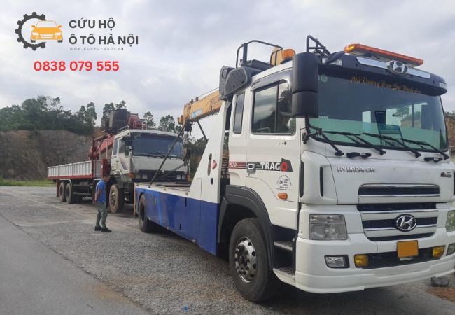 Minh họa các phương pháp gọi cứu hộ: gọi điện, sử dụng app bảo hiểm hoặc gọi số tổng đài cao tốc. Minh họa các phương pháp gọi cứu hộ: gọi điện, sử dụng app bảo hiểm hoặc gọi số tổng đài cao tốc.