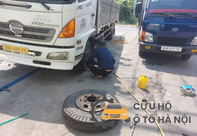 Nên Chọn Vá Lốp Lưu Động Hay Gara