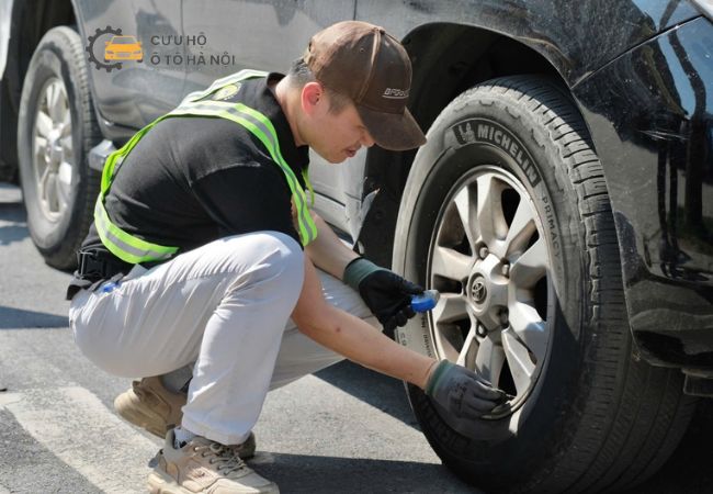 cứu hộ thay lốp xe trên tuyến cao tốc Long Thành Dầu Giây cứu hộ thay lốp xe trên tuyến cao tốc Long Thành Dầu Giây