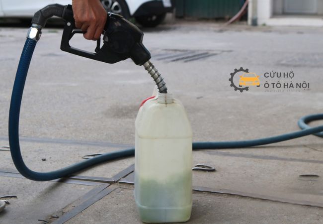 Hình ảnh dịch vụ tiếp xăng cho ô tô xe máy khẩn cấp tại Hà Nội