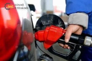 Dịch vụ đổ xăng tận nơi tại Hà Nội, hỗ trợ ô tô bị hết xăng