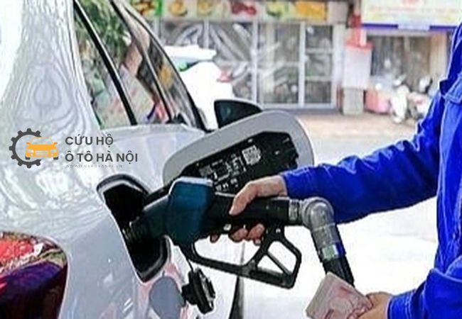 Tiếp xăng cho ô tô xe máy, xe tải và xe bán tải tận nơi