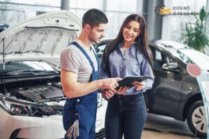 Nhân viên kiểm tra xe ô tô tận nơi tại Hoàng Mai