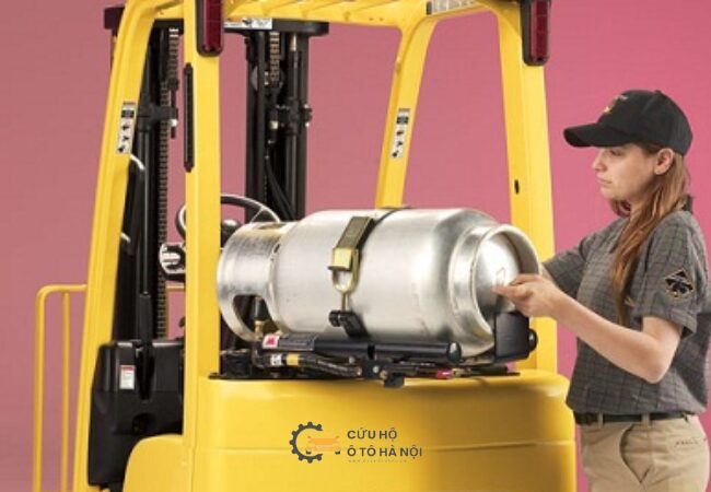 Dịch vụ tiếp nhiên liệu cho xe nâng trong khu công nghiệp giúp giảm thời gian chờ đợi và hạn chế gián đoạn sản xuất. Dịch vụ tiếp nhiên liệu cho xe nâng trong khu công nghiệp giúp giảm thời gian chờ đợi và hạn chế gián đoạn sản xuất.