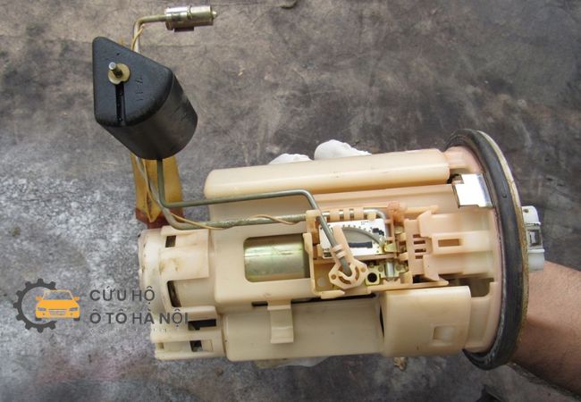 Cận cảnh hệ thống bơm xăng của ô tô cần được bảo vệ sau khi tiếp nhiên liệu. Cận cảnh hệ thống bơm xăng của ô tô cần được bảo vệ sau khi tiếp nhiên liệu.